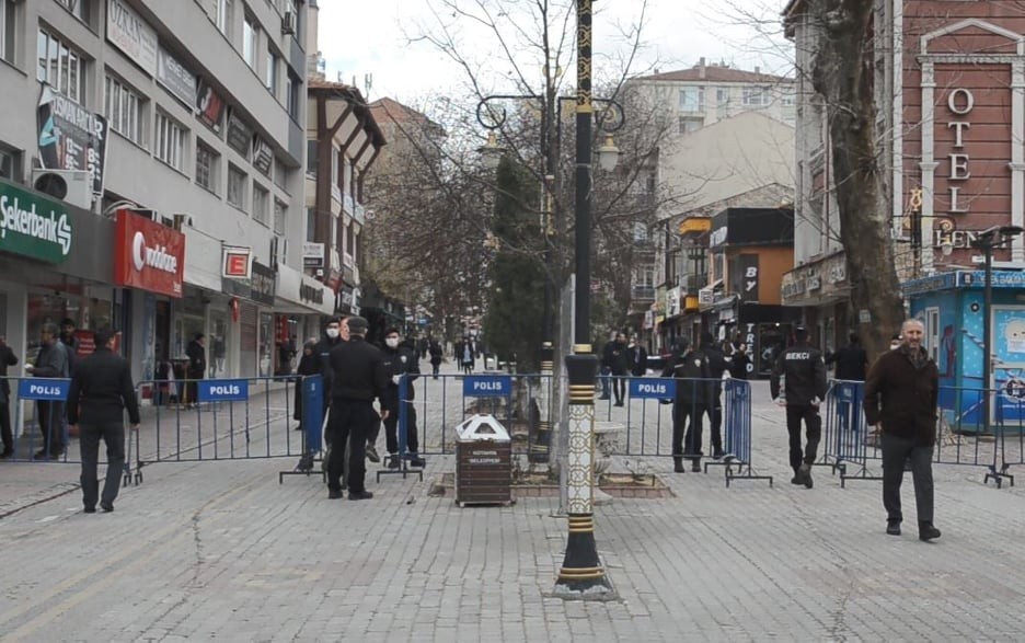 Kütahya’da işlek alanlarda kalabalık oluşumuna izin verilmeyecek 