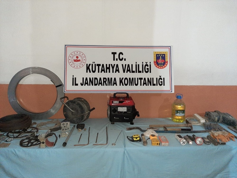 Kütahya’da izinsiz kazı yapan 7 şüpheli yakalandı 