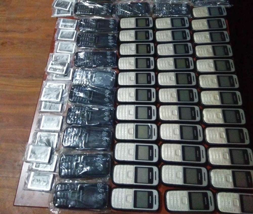 Kütahya’da kaçak 114 adet tuşlu cep telefonu ele geçirildi 