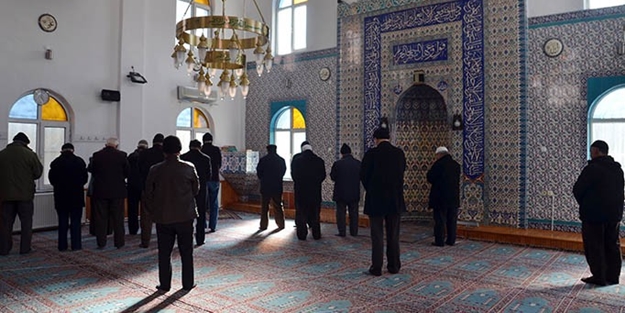 Cemaat şaştı kaldı...