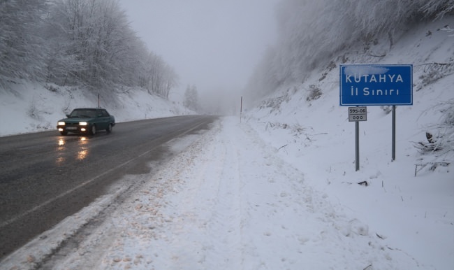 Kütahya'da kar yağışı etkisini sürdürüyor