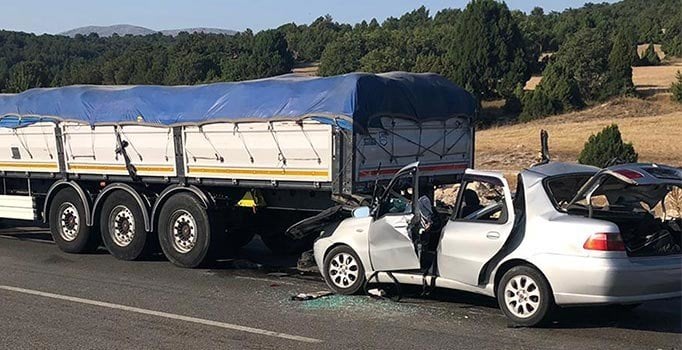 Kütahya’da korkunç kaza: 2 ölü, 4 yaralı