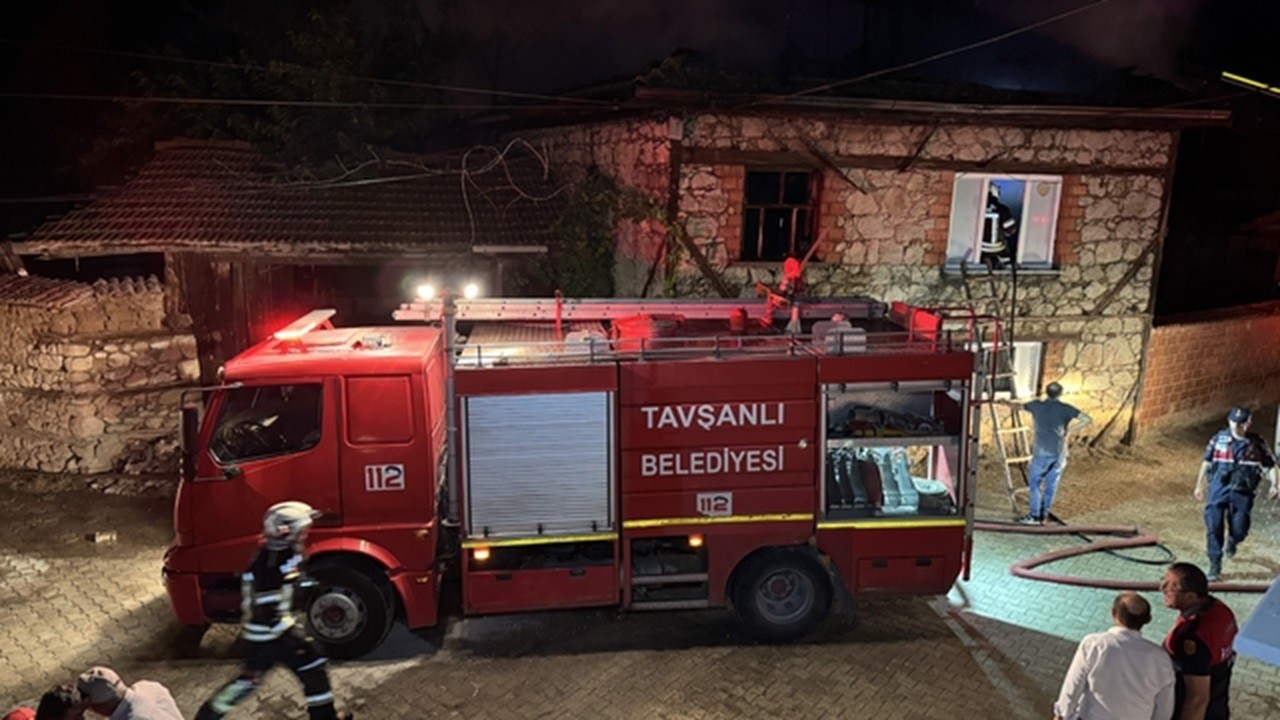 Kütahya’da köy yangını: 4 ev kül oldu