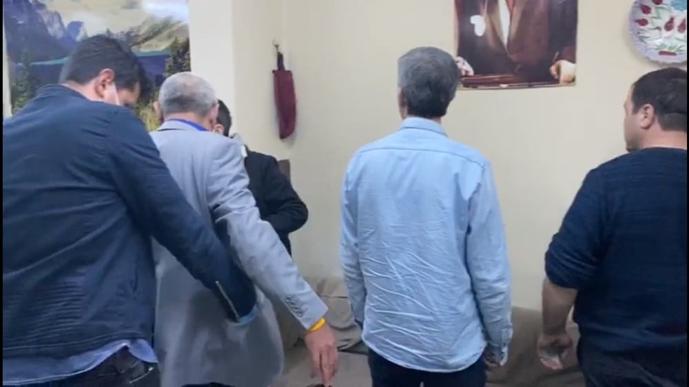 Kütahya’da kumar oynayan 14 kişiye toplam 44 bin 100 liralık ’Sosyal mesafe’ cezası 