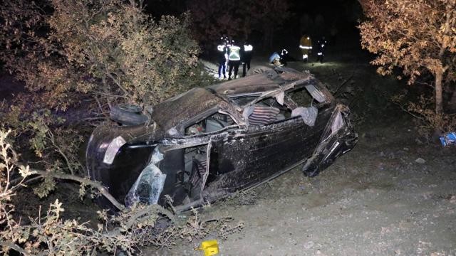 Kütahya'da minibüs devrildi: 2 ölü, 3 yaralı
