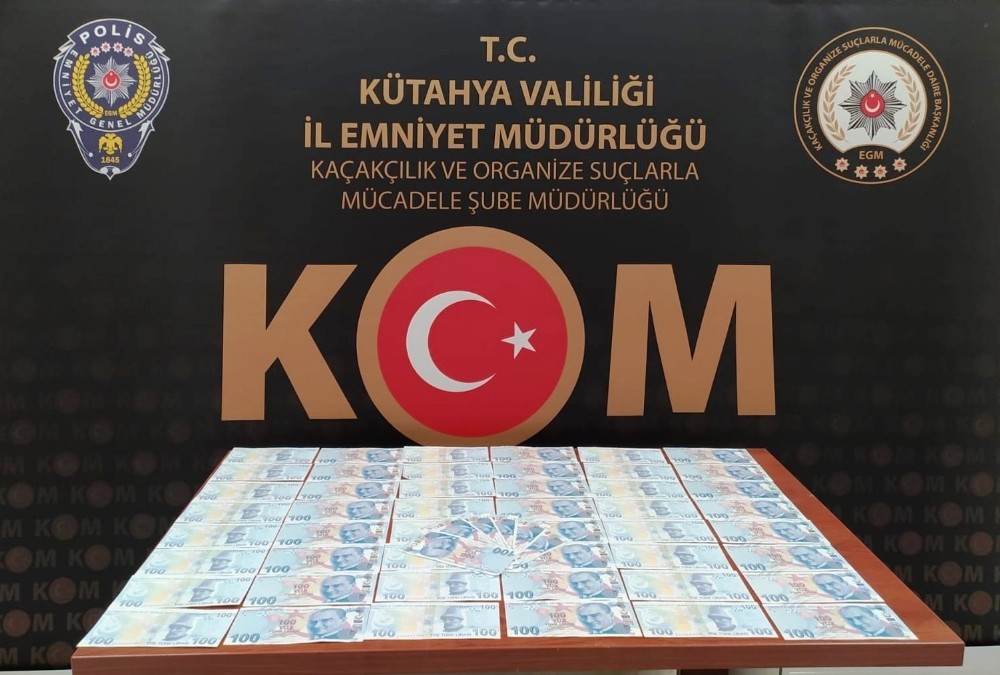 Kütahya’da piyasaya sahte banknot süren 2 şüpheli yakalandı 