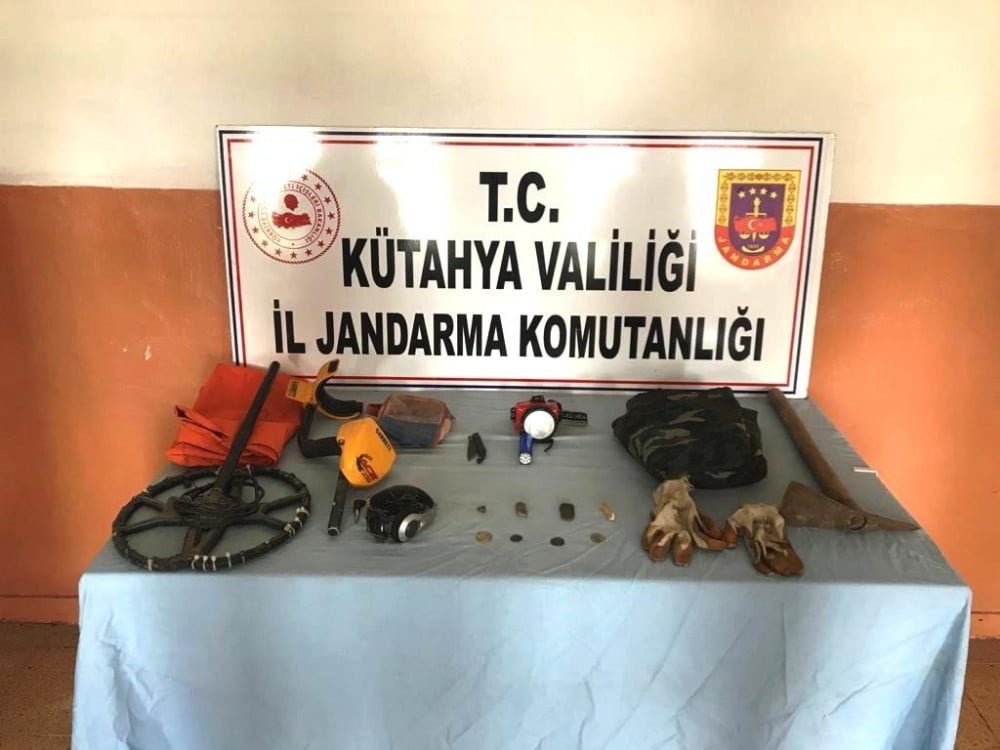 Kütahya’da Roma dönemine ait 27 sikke ele geçirildi 