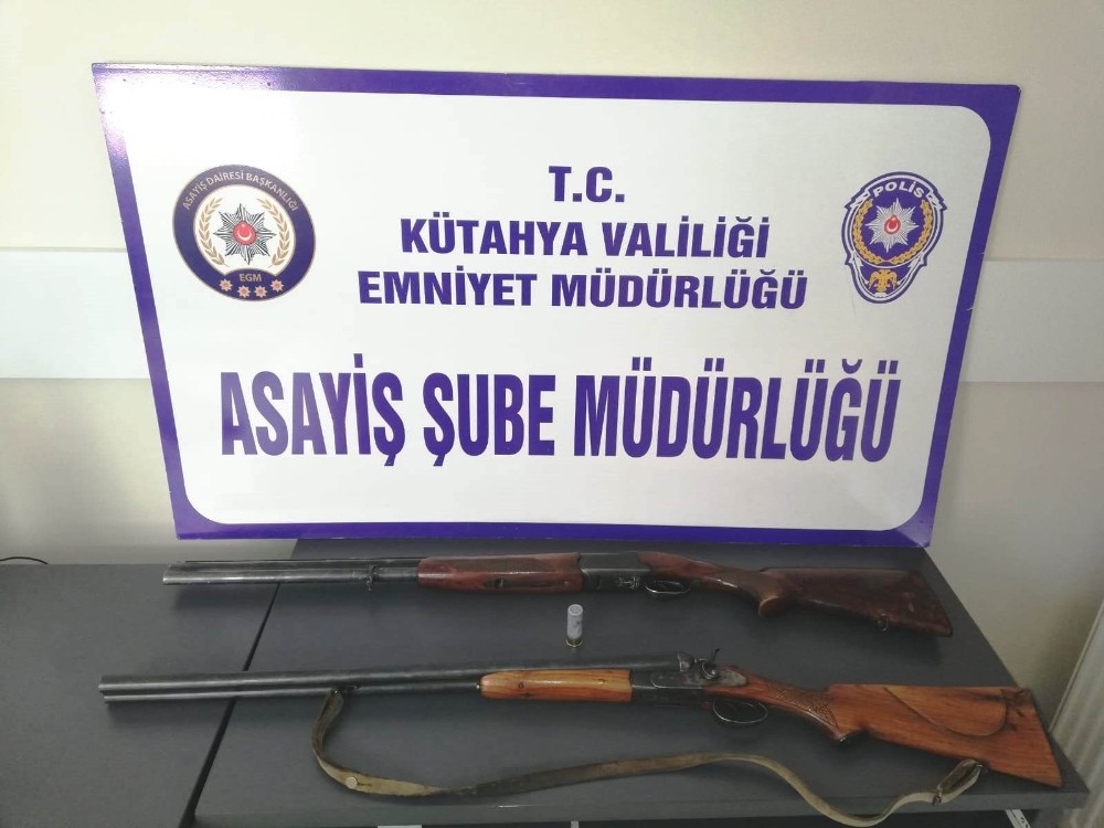 Kütahya’da seyir halindeki araçtan havaya ateş açan şüpheliler yakalandı 