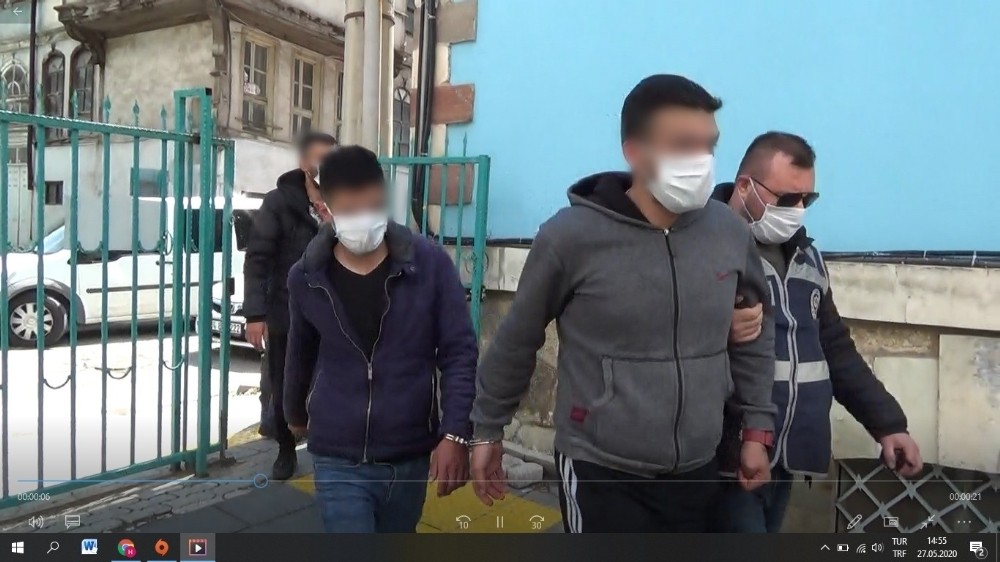 Kütahya’da sokak köpeğinin katledilmesi olayı ile ilgili 4 şüpheli yakalandı 