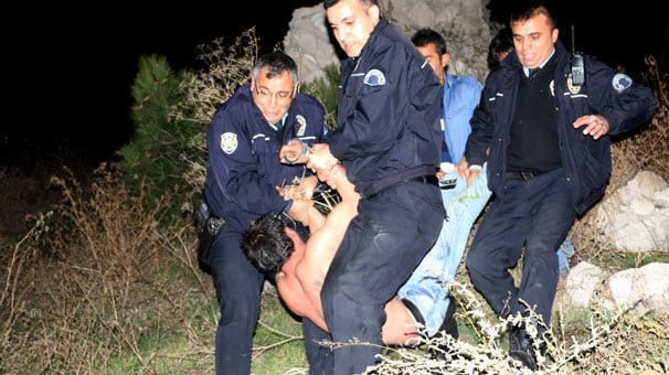 Kütahya'da yardıma gelen polislere taş attı...
