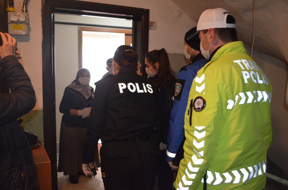 Kütahya’da yaşlıların ihtiyaçlarını polis karşılıyor 