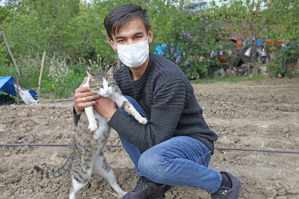 Kütahyalı genç Korona virüsü yenip sevdiklerine kavuştu 