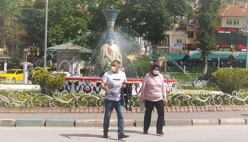 Kütahyalı vatandaşlar maske kuralına uyuyor 