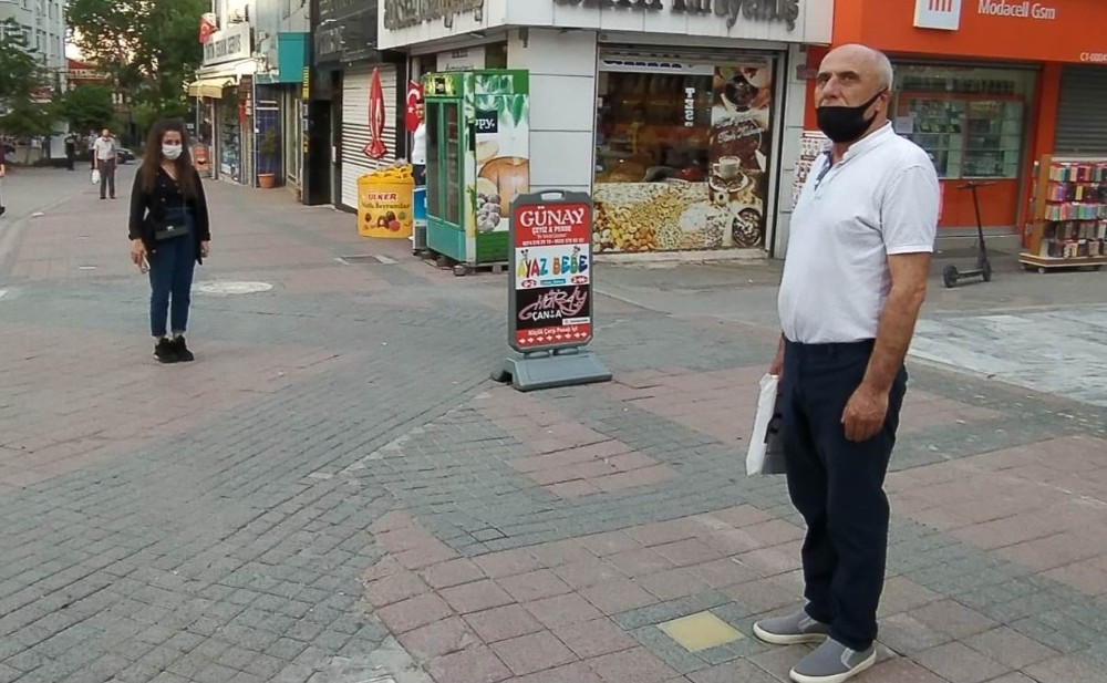 Kütahyalılar saat 19.19’da hep bir ağızdan İstiklal Marşı’nı okudu 