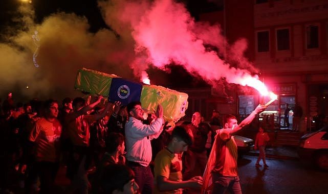 Kutlamanın dozunu kaçırdılar, cezayı yediler!