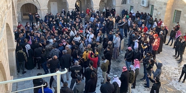 Kutsal mekandaki müzikli eğlenceye büyük tepki!