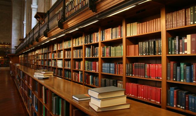 Kütüphaneden aldığı kitabı 60 yıl sonra geri götürdü