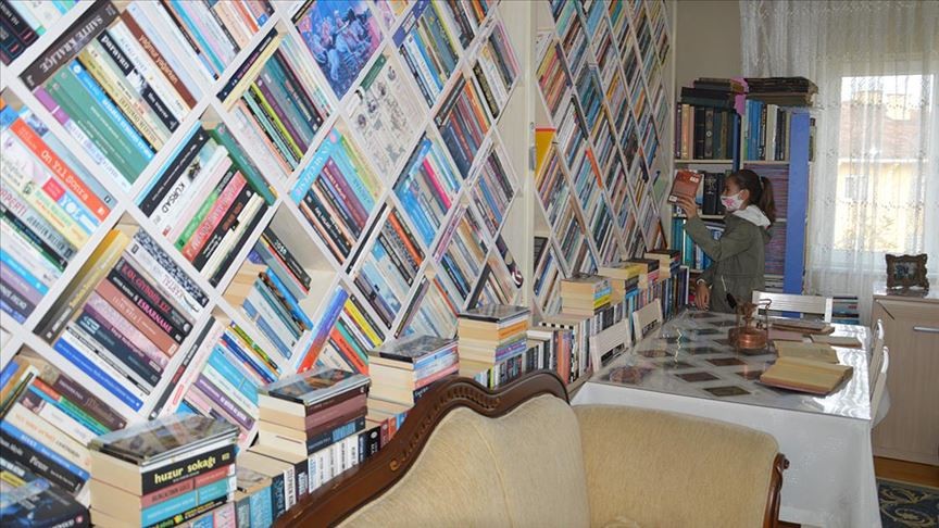 Kütüphaneleri için 5 kez evlerini değiştirdiler