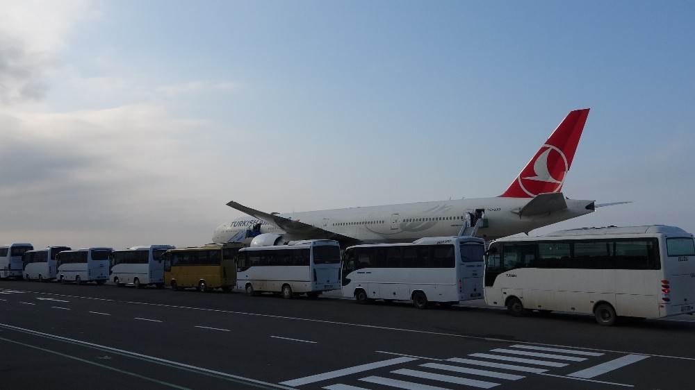 Kuveyt’ten 301 işçi Türkiye’ye getirildi 