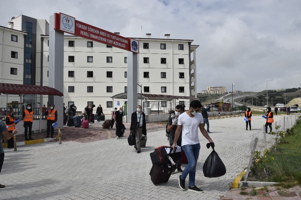 Kuveyt’ten getirilen 269 Türk işçi memleketlerine gönderildi 