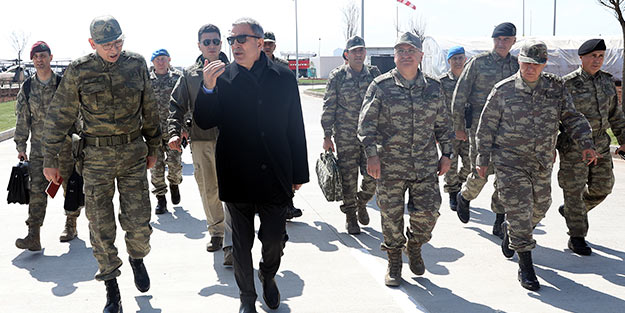 Kuvvet komutanları sınırın sıfır noktasında