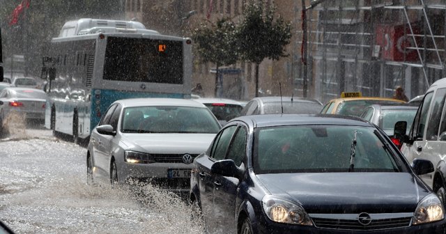 Kuvvetli yağmur sele neden oldu