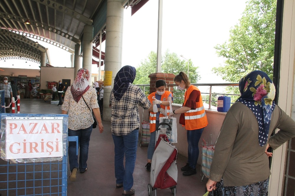 Kuyucak Belediyesi pazaryerlerinde korona virüs tedbirlerini sürdürüyor 