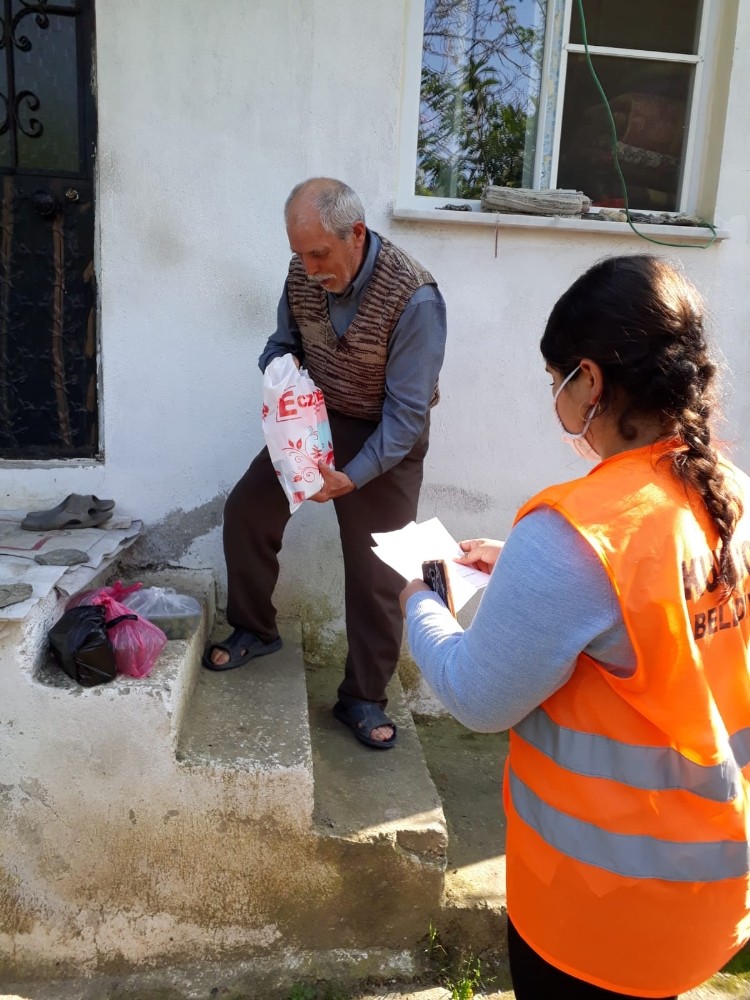 Kuyucaklı yaşlı çift kampanyaya bağışta bulundu 