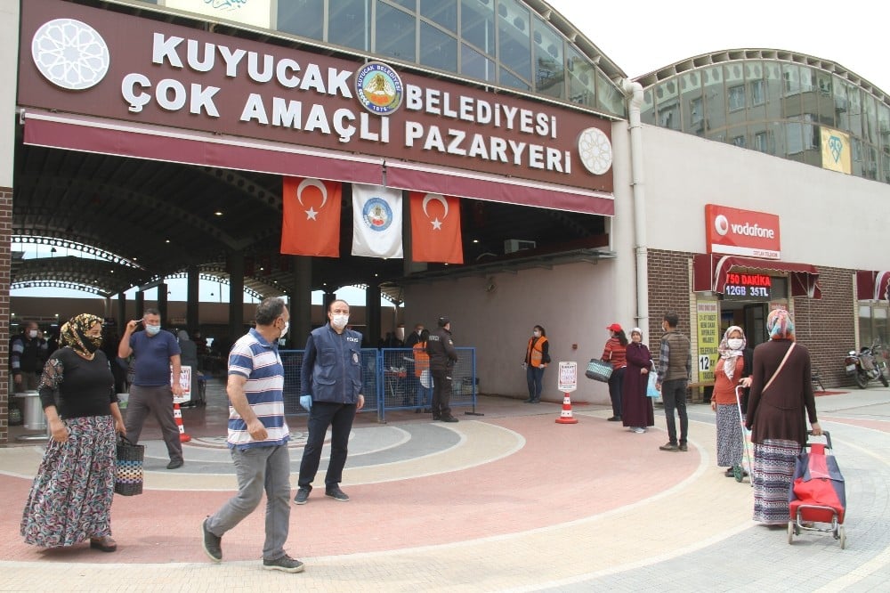 Kuyucaklılar erken kurulan pazarda ihtiyaçlarını karşıladı 