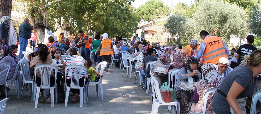 Kuyucaklılar kurutuluşu keşkek hayrıyla kutladı 