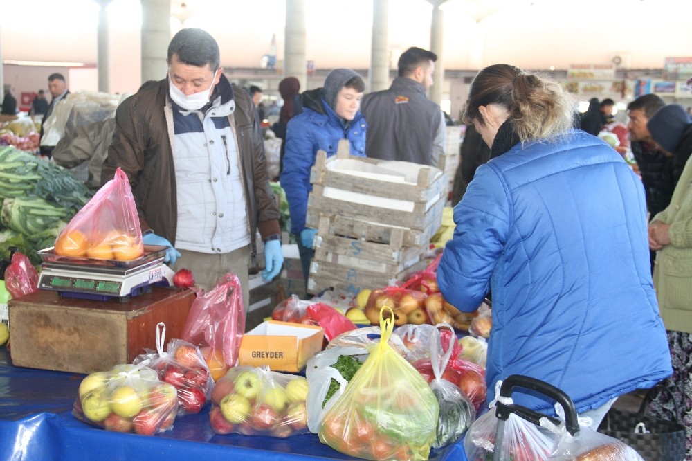 Kuyucak’ta pazar yerlerinde Korona virüs riskine karşı önlemler alındı 