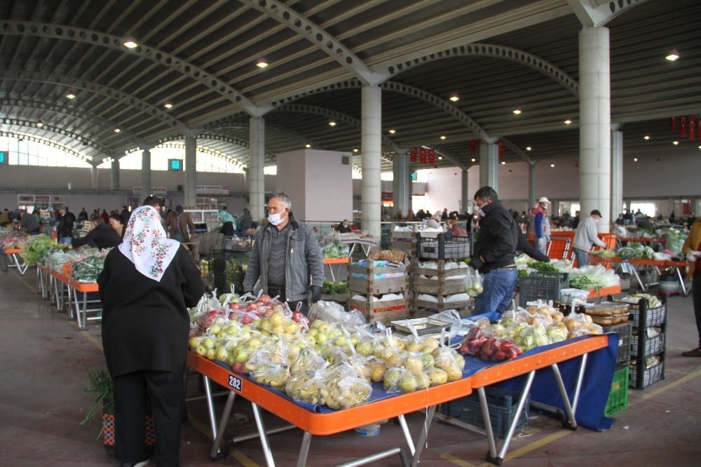Kuyucak’ta sokağa çıkma yasağı nedeniyle pazar erken kurulacak 
