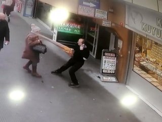Kuyumcuda altınları çalmak isteyen kadınlar yakalandı