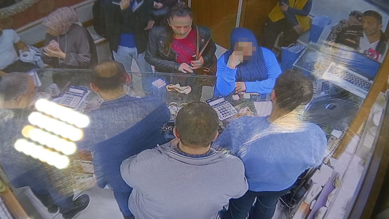 Kuyumcuda film gibi hırsızlık! Sahte bilezikleri bırakıp 300 bin liralık altınla kaçtı