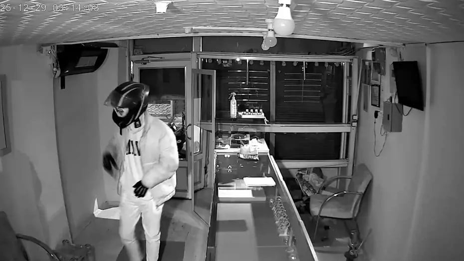 Kuyumcudan 6 kilo altın çaldılar, BMW ile sefa sürerken yakalandılar!