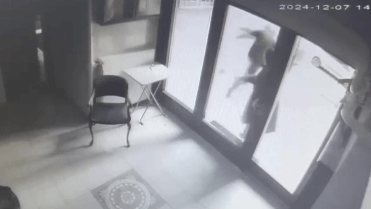 Kuyumcudan çıkan kadın dehşeti yaşadı