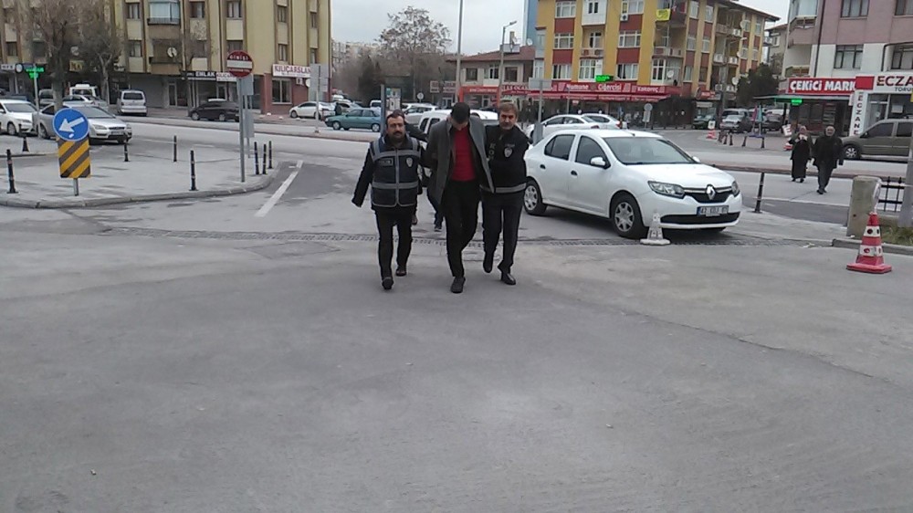 Kuyumcudan yaklaşık 200 bilezik ve 40 bin TL çalan şüpheliler yakalandı 