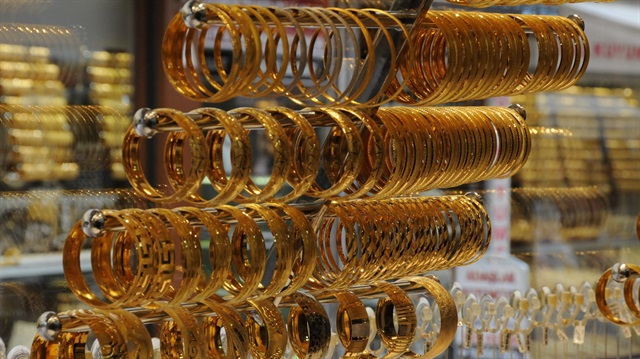 Kuyumcular düğün sezonunu bekliyor