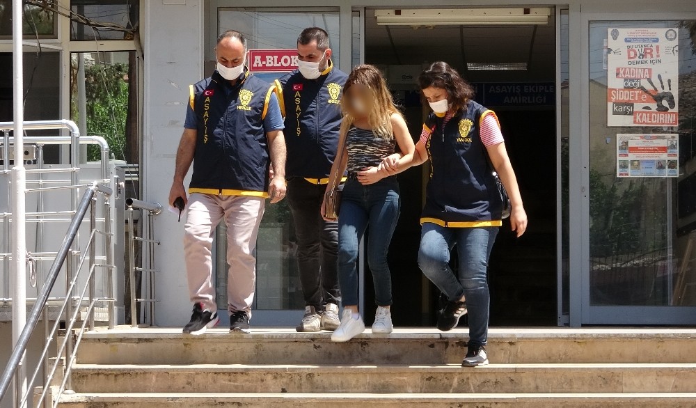 Kuyumcuları sahte altın ile dolandıran 2 şahıs yakalandı 