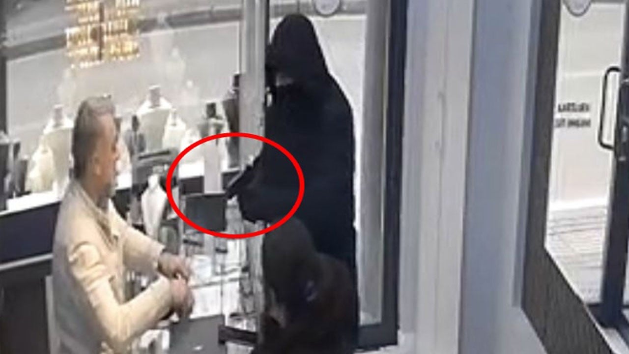 Kuyumcunun azarı yetti! Soygunu bırakıp kaçtı