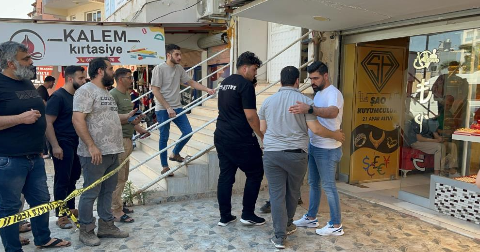 Kuyumcuyu öldürüp kaçtılar
