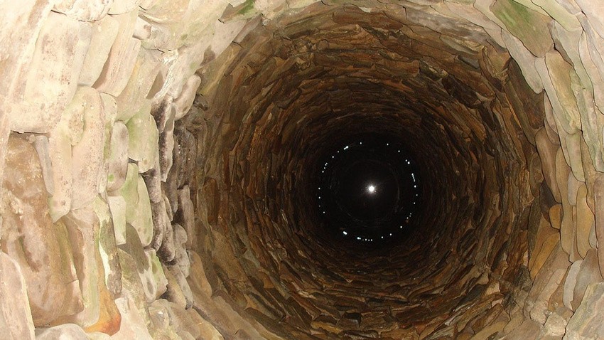 Kuyunun içinden gelen çırpınma seslerine kulak verince fark ettiler! İçleri parçalandı! Biraz geç kalınsa sonu çok kötü olacaktı