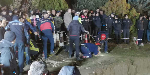 Kuyuya düşen baba ve 2 yaşındaki oğlunu kurtarma çalışmaları 5 saattir sürüyor