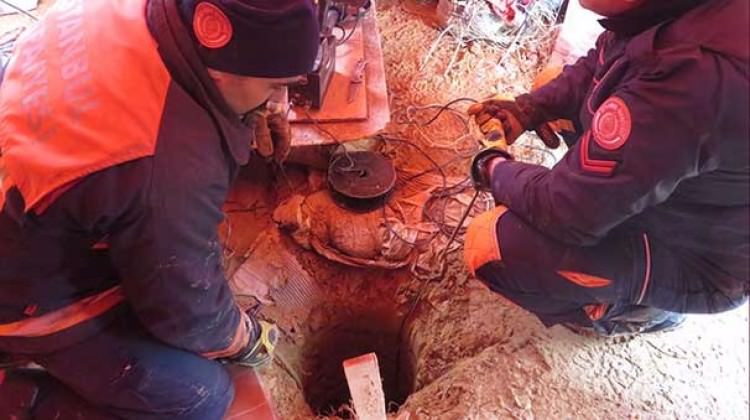 Kuyuya düşen yavru köpek kurtarıldı