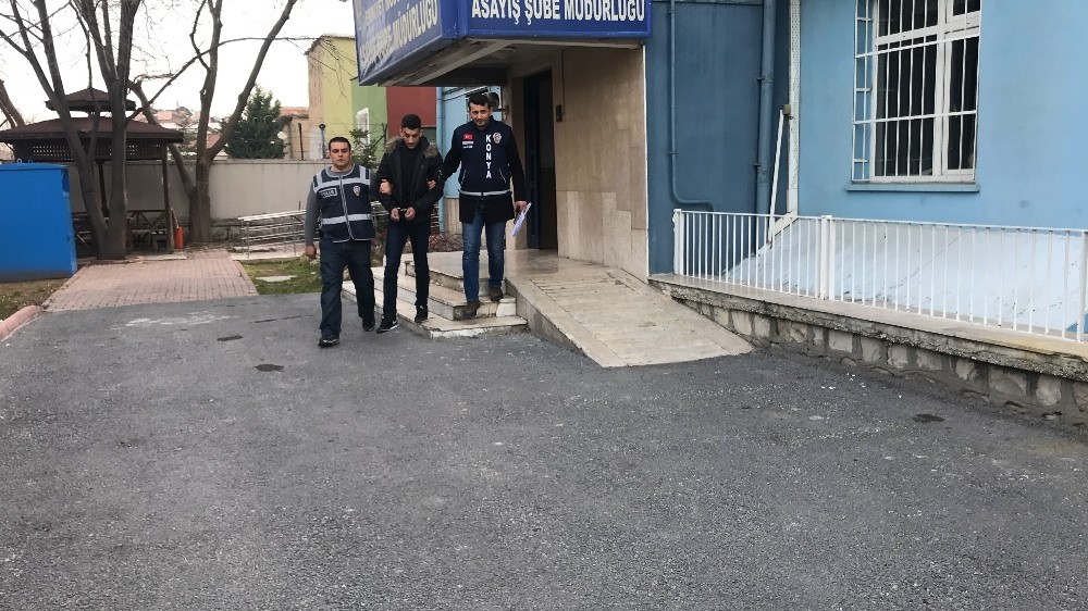 Kuzenini bıçakladıktan sonra yurt dışına kaçmak isteyen şahıs tutuklandı 