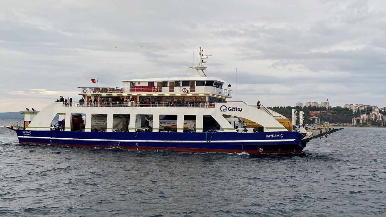 Kuzey Ege'de fırtına ulaşımı vurdu! Gökçeada feribot seferlerine hava engeli!