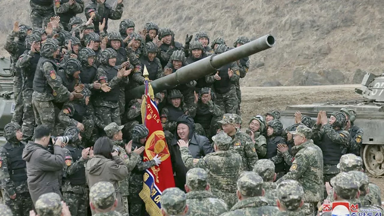 Kuzey Kore lideri ezber bozdu: Altı yıl aradan sonra ilk kez sahneye çıktı! Bakın neden hazırlanıyor