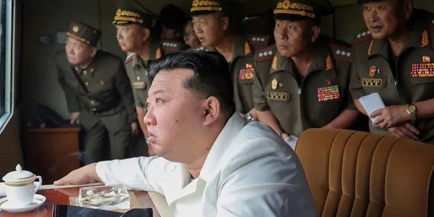 Kuzey Kore yine balistik füze fırlattı! Savaş alanına döndü... Bomba gibi patladı!