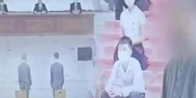 Kuzey Kore'de dünyayı şoke eden görüntüler! 16 yaşındaki iki genç öyle bir şeyden ceza aldı ki...