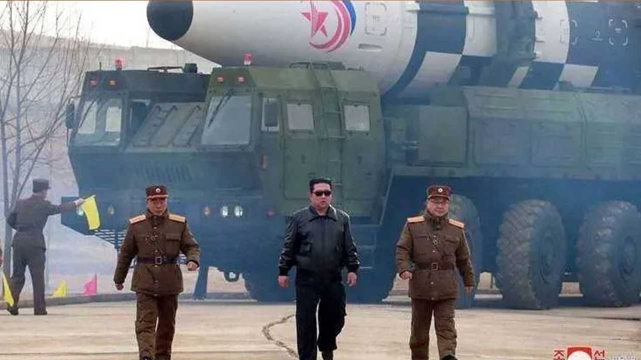 Kuzey Kore'den Avrupa'yı hoplatan füze